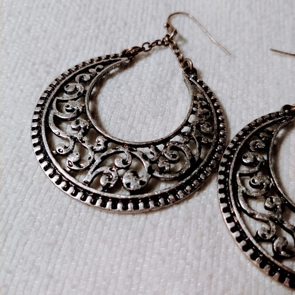 ✨4/$20✨ PREMIER DESIGNS Crescent Earrings - Picture 2 of 4